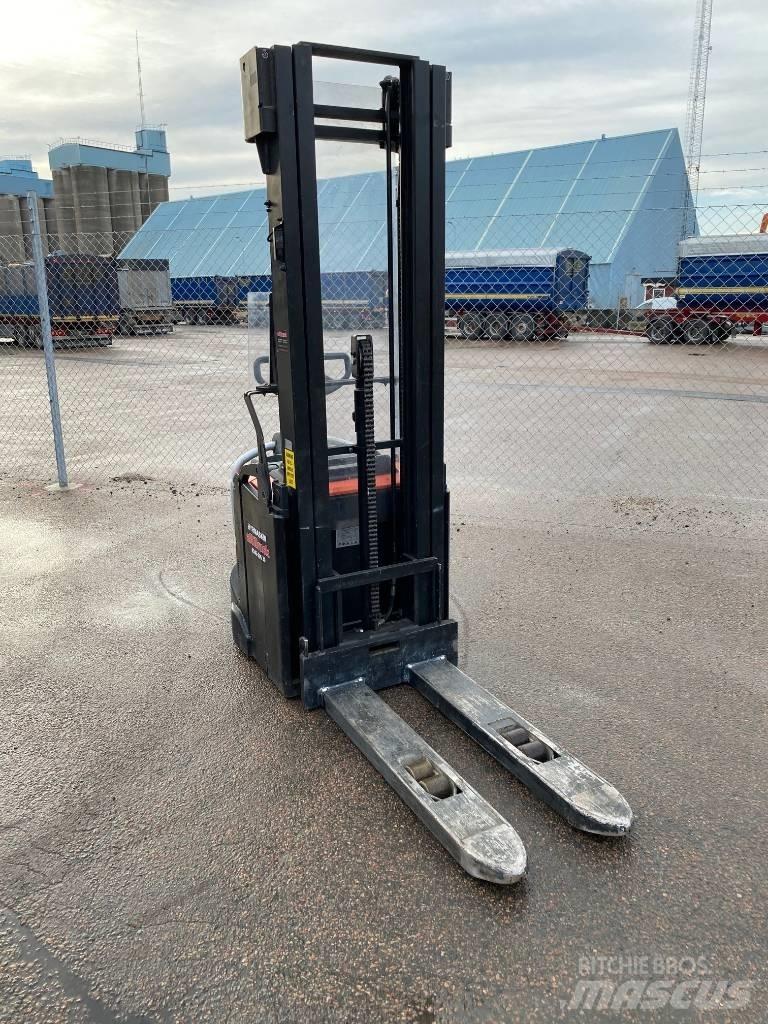 Toyota BT SPE 140 Gerbeur accompagnant