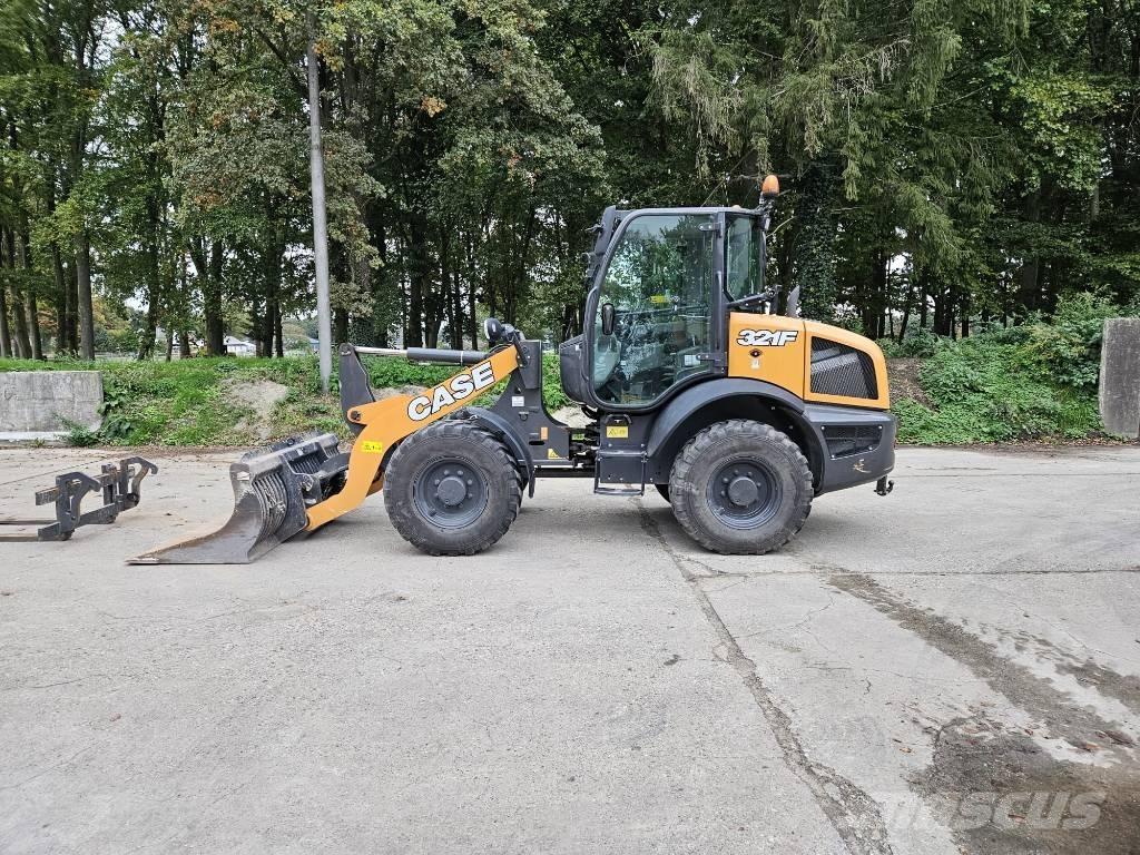 CASE 321F Chargeuse sur pneus