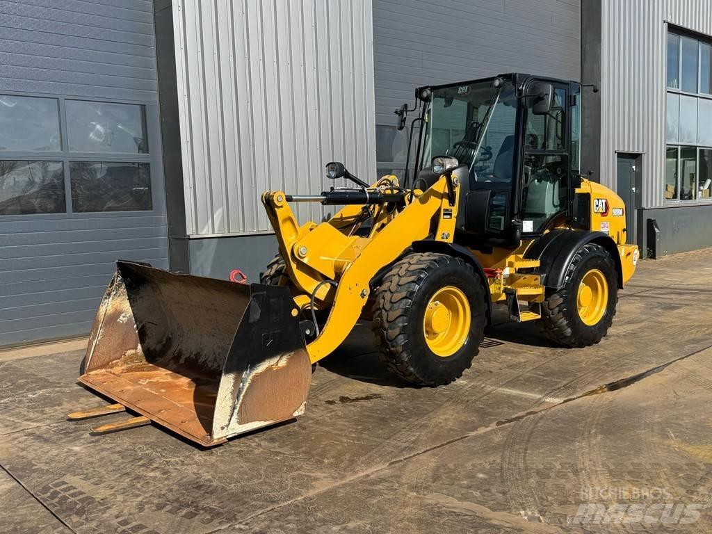 CAT 908M Chargeuse sur pneus