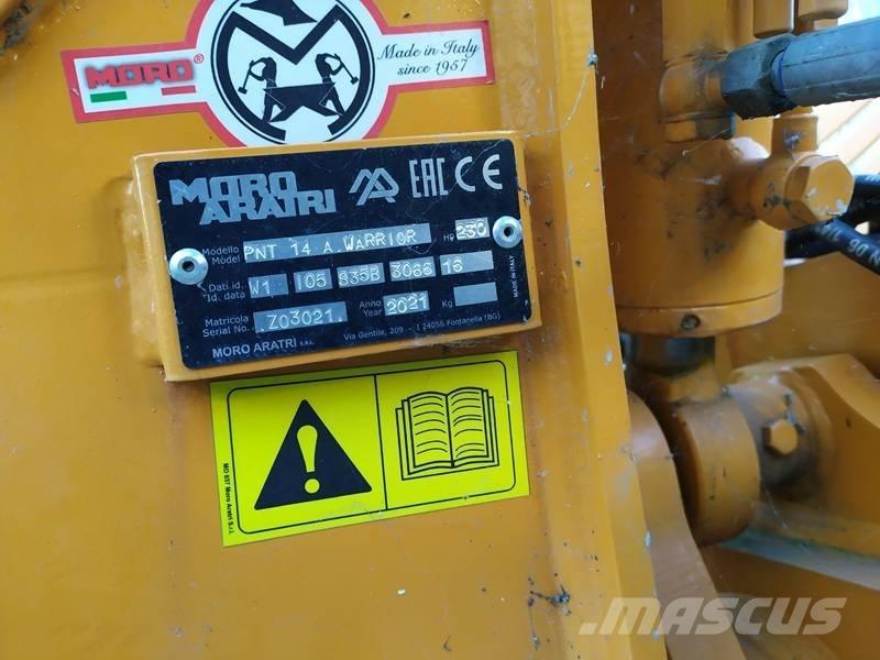  MORO PNT 14 Charrue non réversible