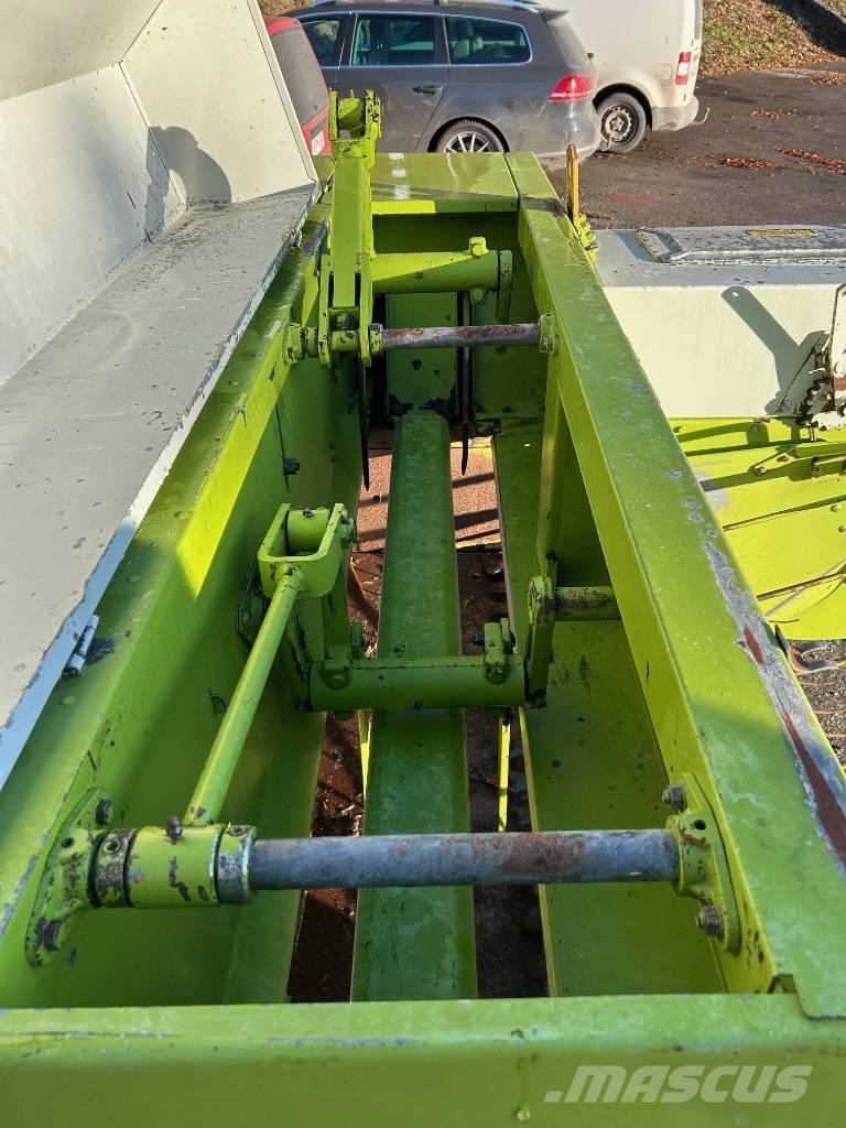 CLAAS Markant 51 Presse cubique