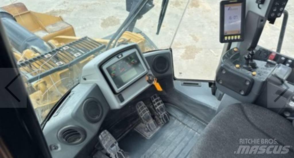 CAT 966 M Chargeuse sur pneus