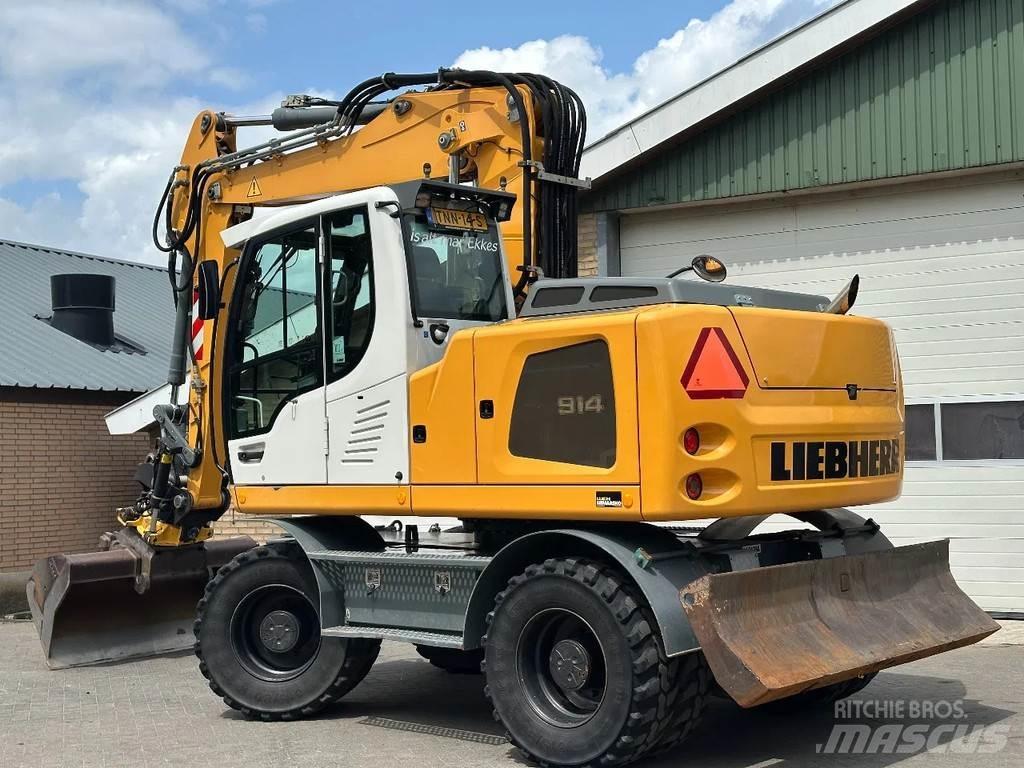Liebherr A914 Pelle sur pneus