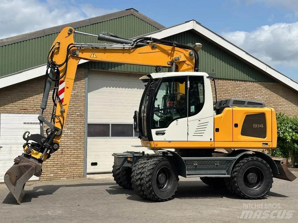 Liebherr A914 Pelle sur pneus