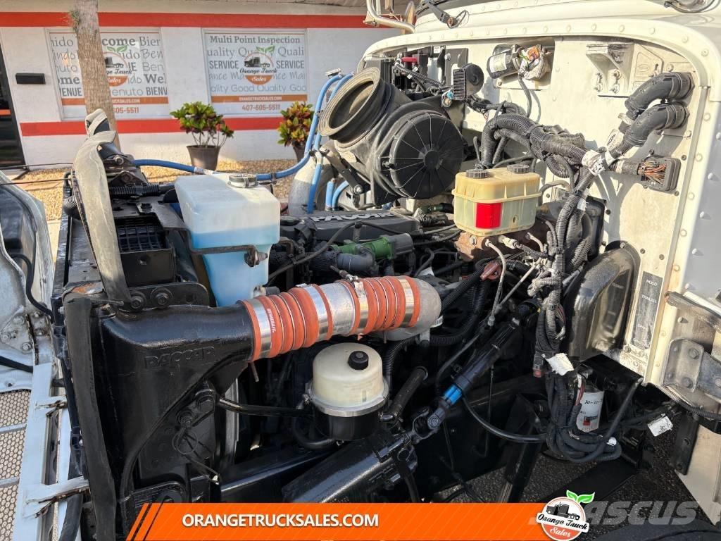 Peterbilt 337 Camion plateau
