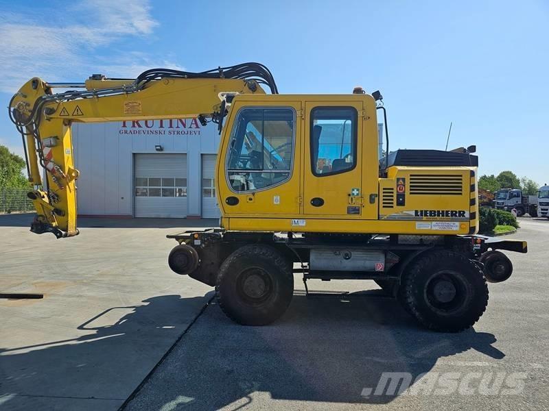 Liebherr A 900 C ZW Pelle sur pneus