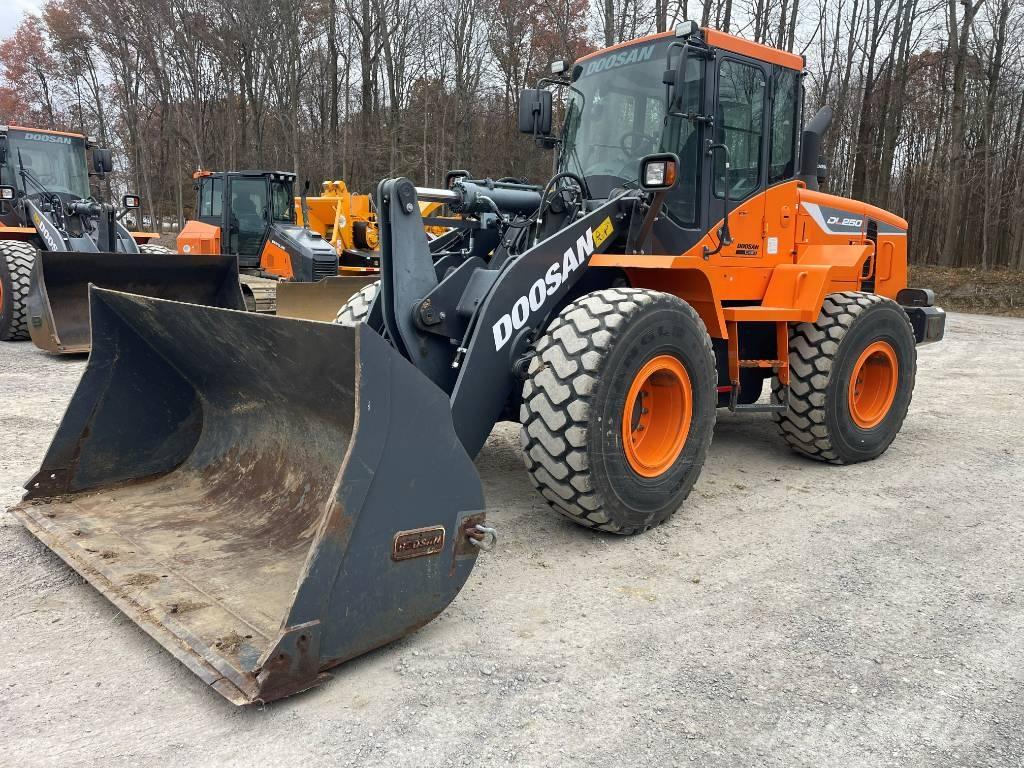 Doosan DL 250 Chargeuse sur pneus