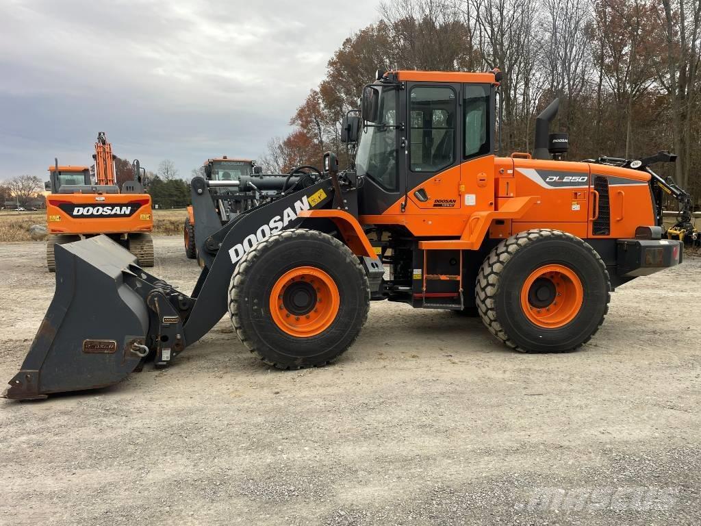 Doosan DL 250 Chargeuse sur pneus