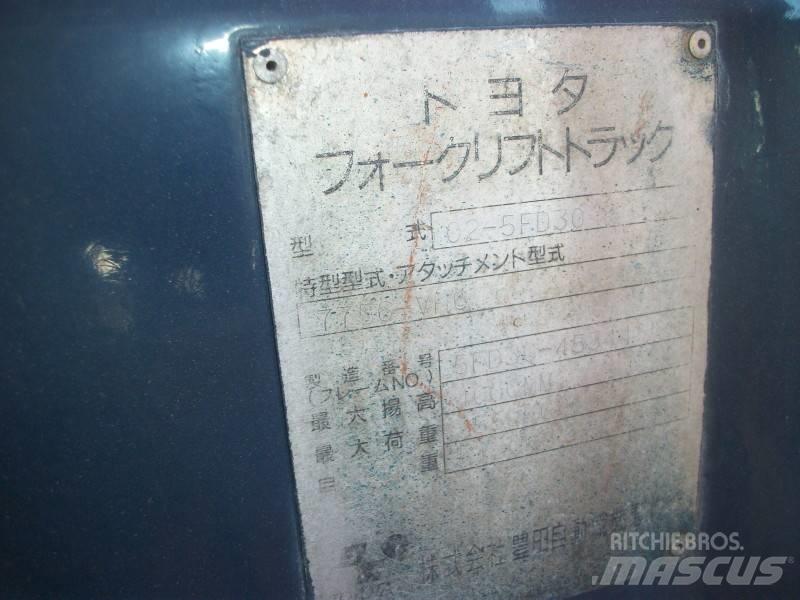 Toyota 5 FD 30 Chariots diesel
