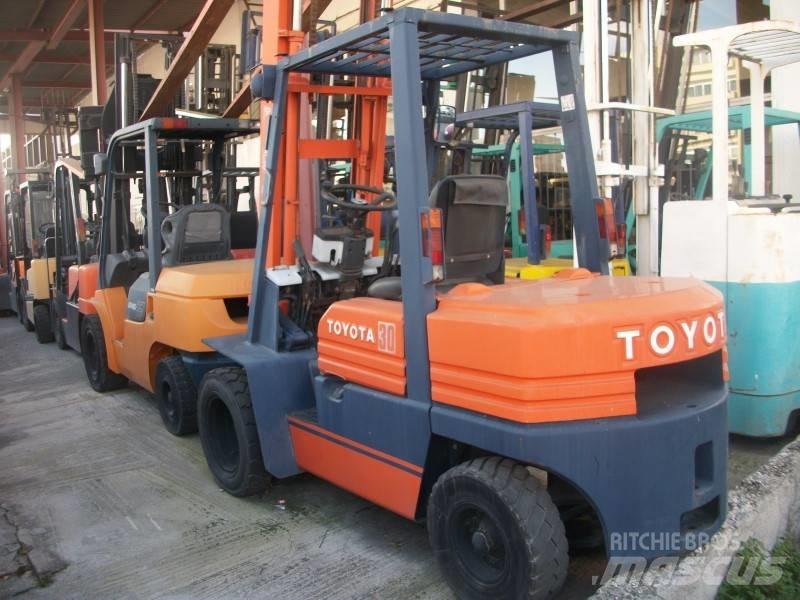 Toyota 5 FD 30 Chariots diesel