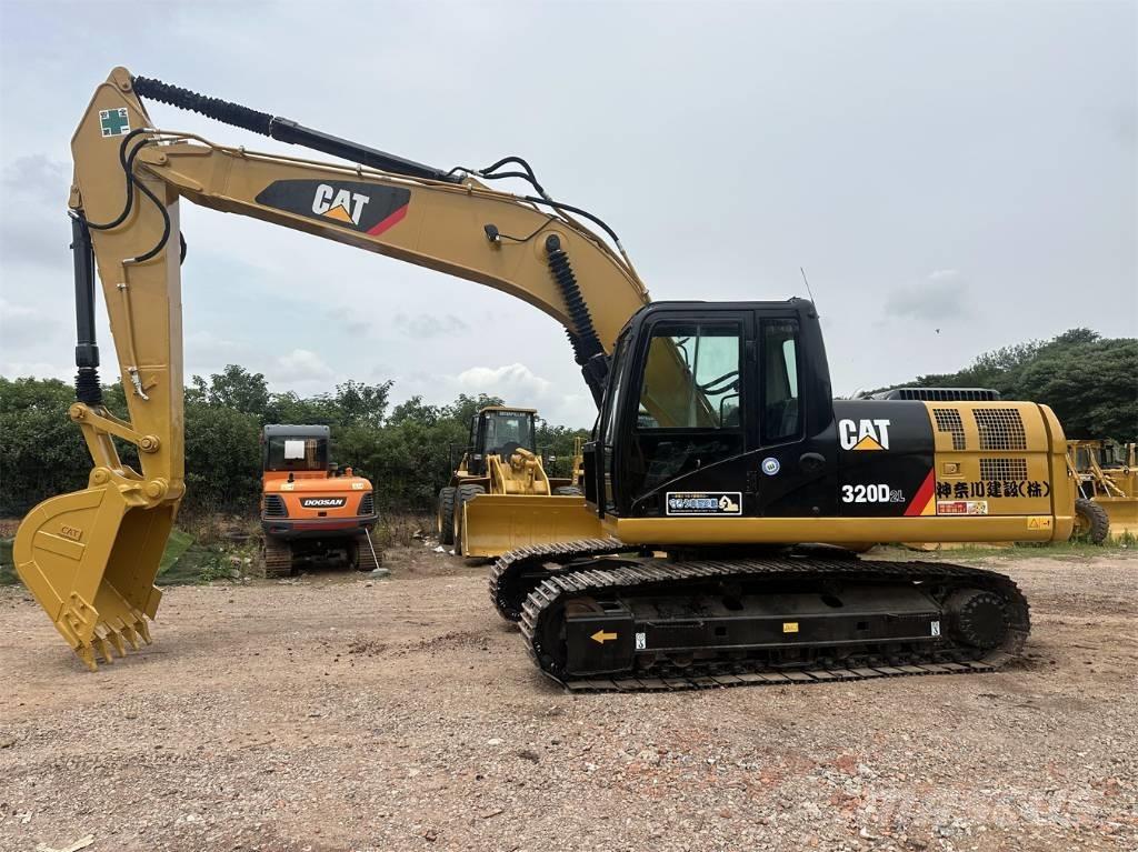 CAT 320D2L Pelle sur chenilles