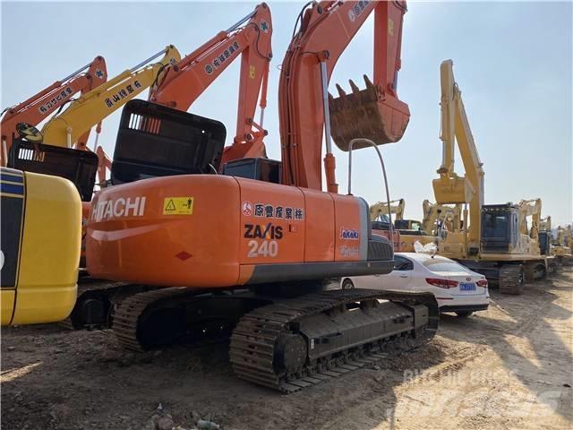 Hitachi ZX240 Pelle sur chenilles
