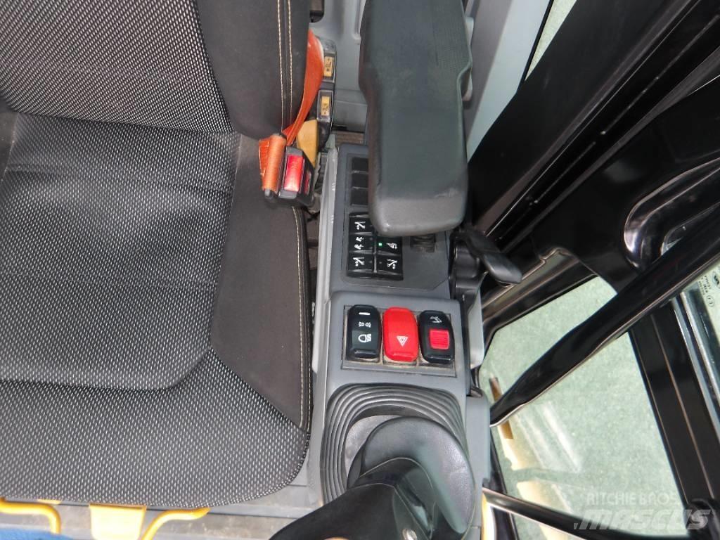 CAT M 318 Pelle sur pneus