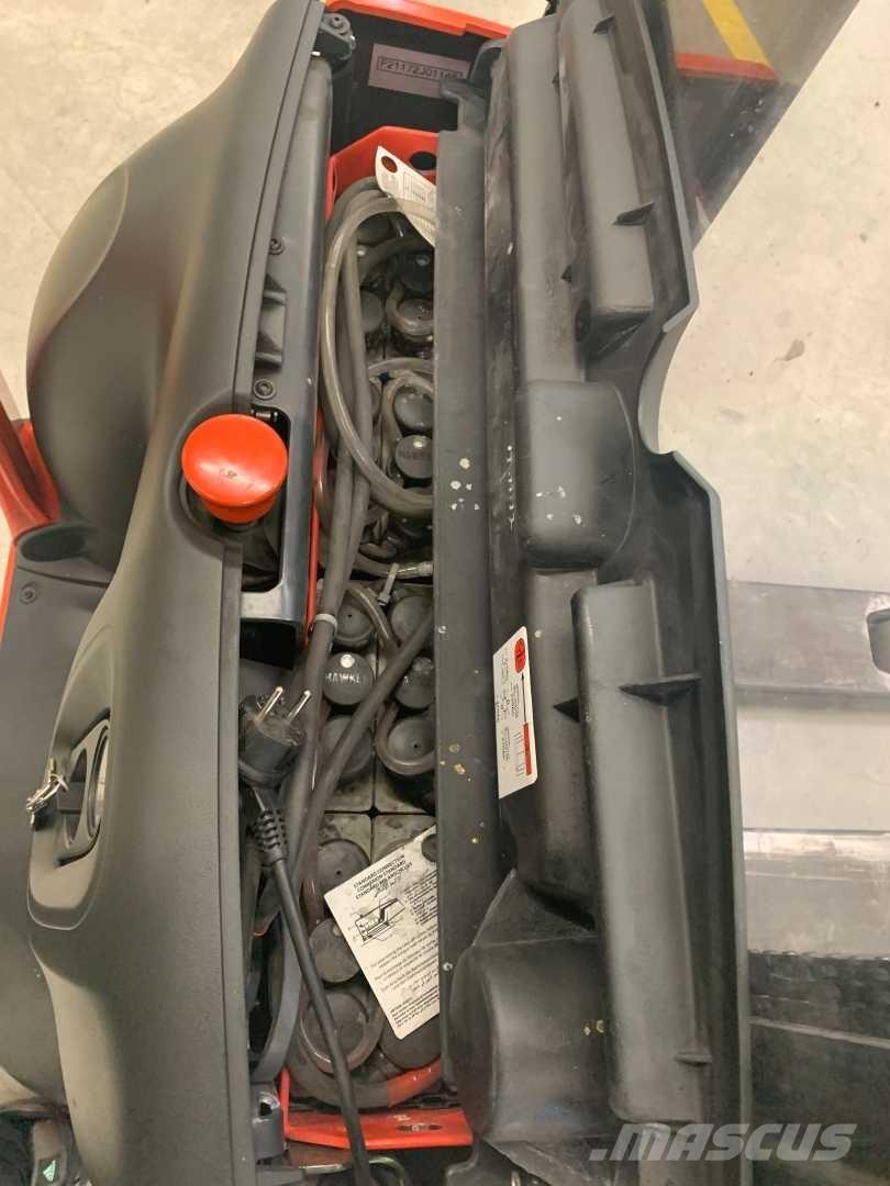 Linde L12 Gerbeur accompagnant