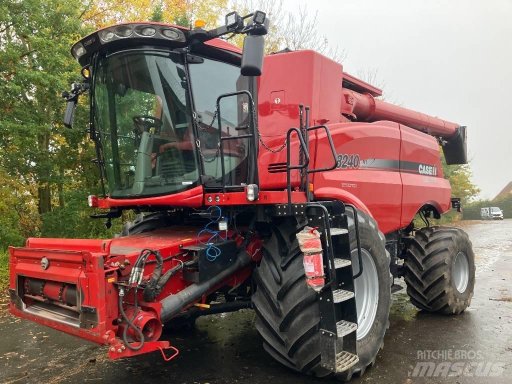 Case IH Axial 8240 Moissonneuse batteuse