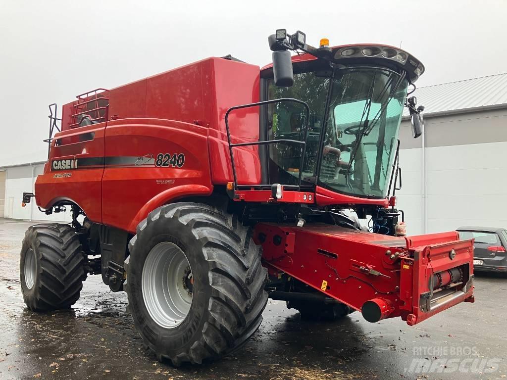 Case IH Axial 8240 Moissonneuse batteuse