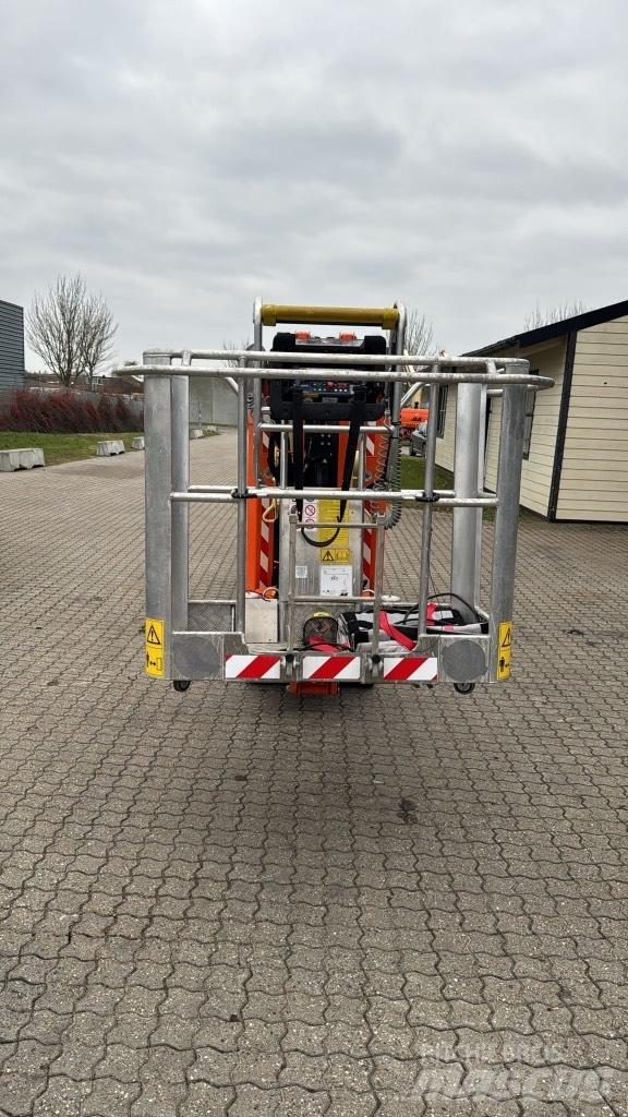 JLG X 20 J Plus Nacelles articulées