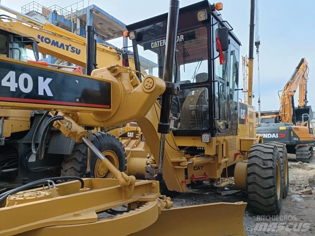 CAT 140K Niveleuse