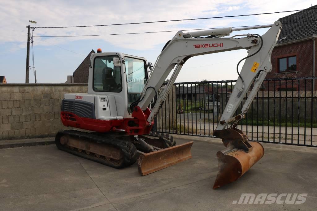 Takeuchi TB 250 Mini pelle < 7t