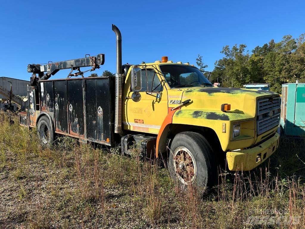 Ford F700 Camions et véhicules municipaux
