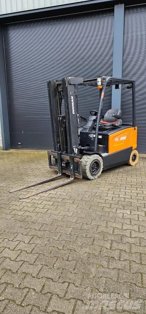Doosan B 25 X-7 Chariots élévateurs électriques