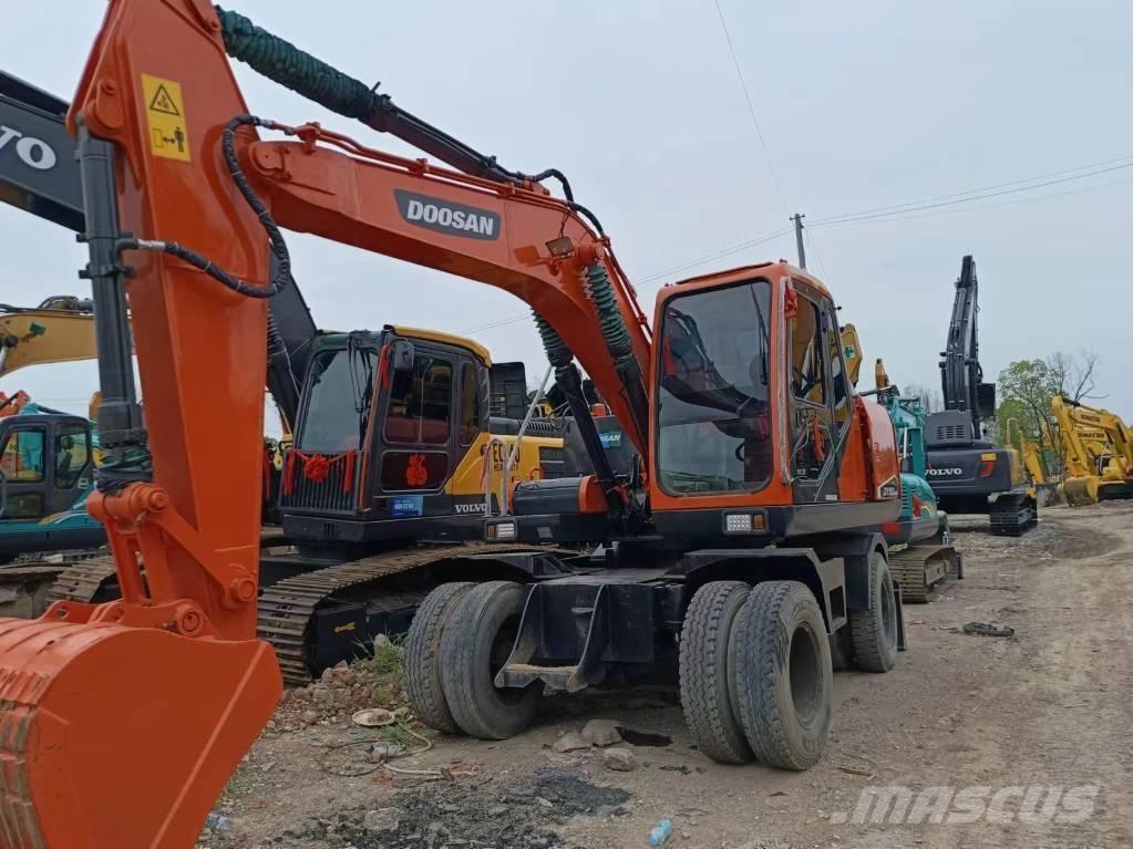 Doosan 150 W Pelle sur pneus