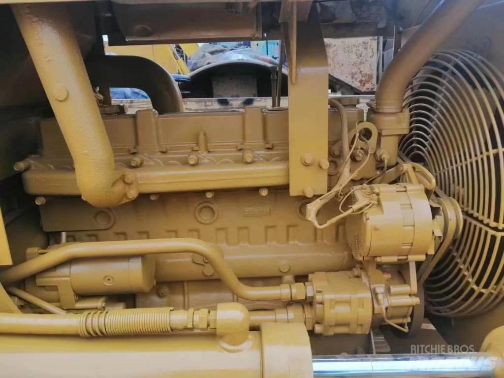 CAT D 4 C Bouteurs sur chenilles