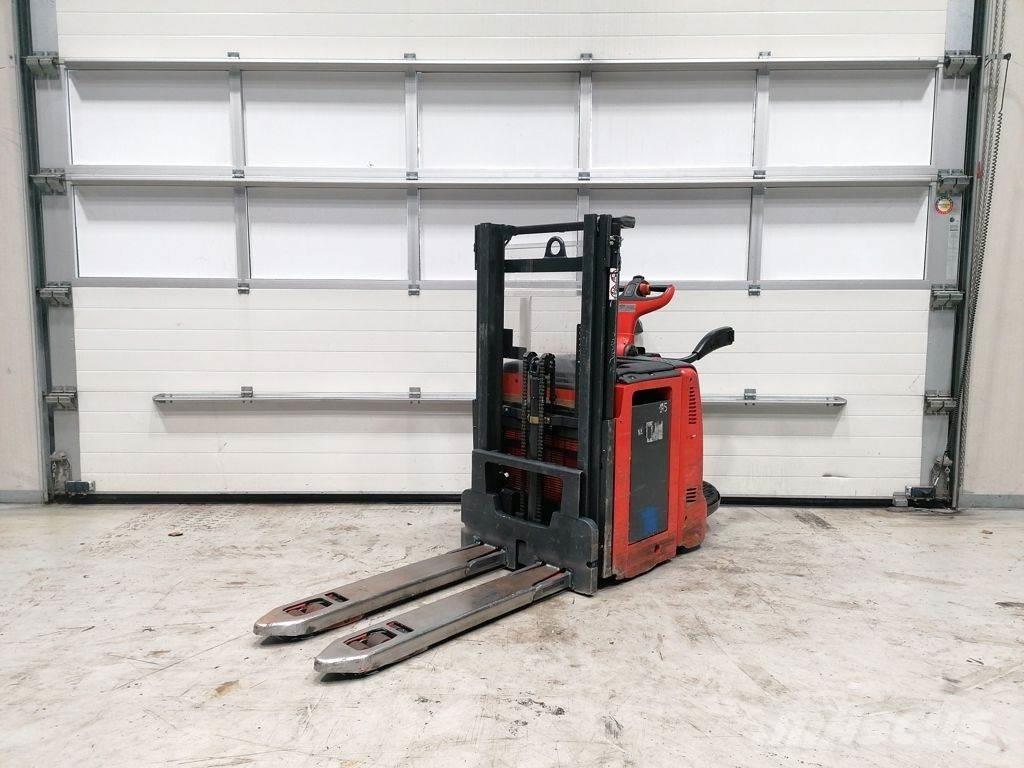 Linde D12AP Gerbeur accompagnant