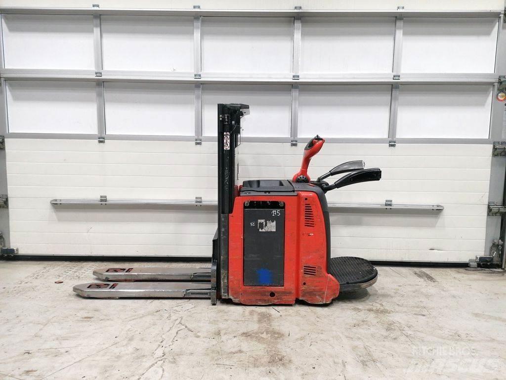 Linde D12AP Gerbeur accompagnant