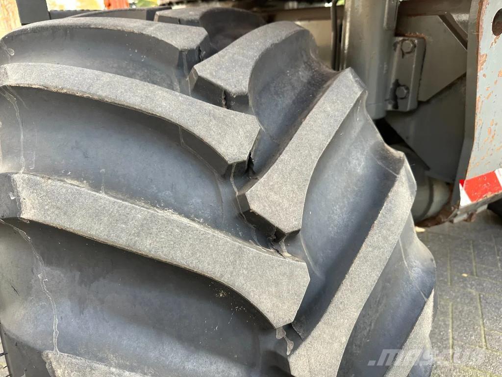 JCB JS145W Pelle sur pneus