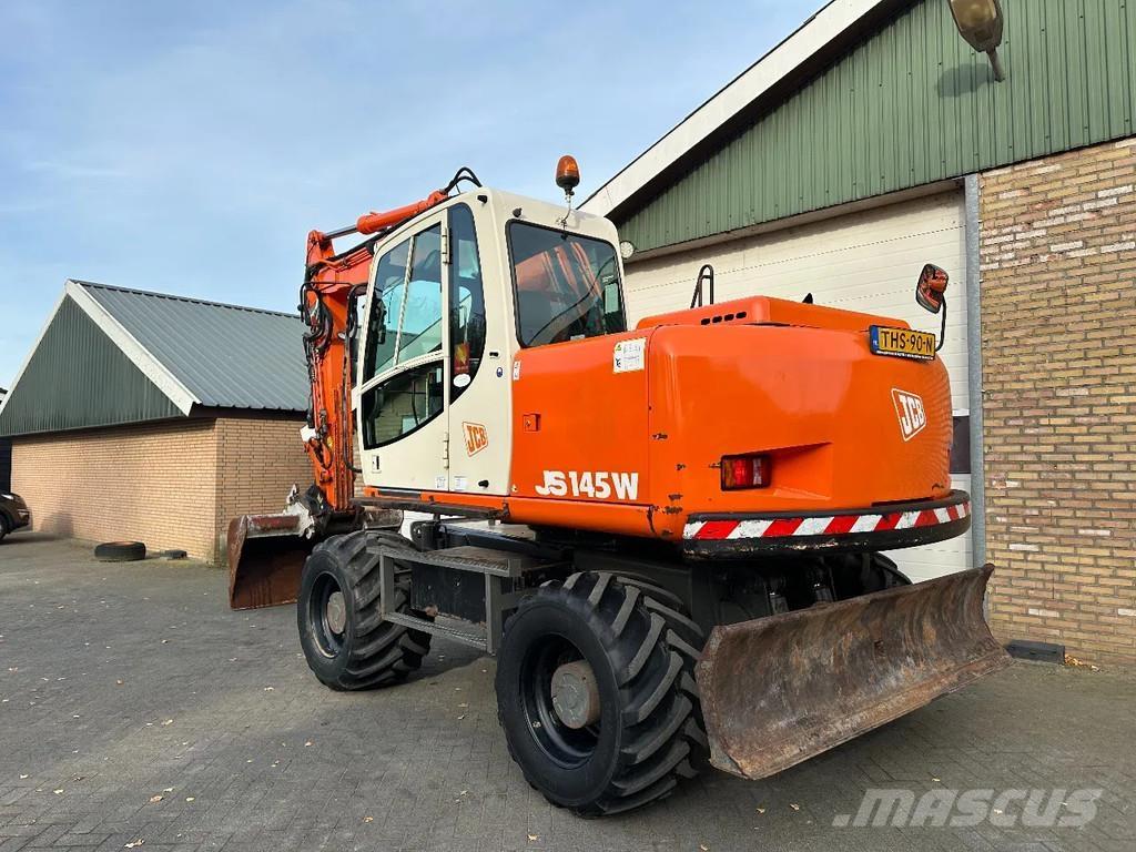 JCB JS145W Pelle sur pneus