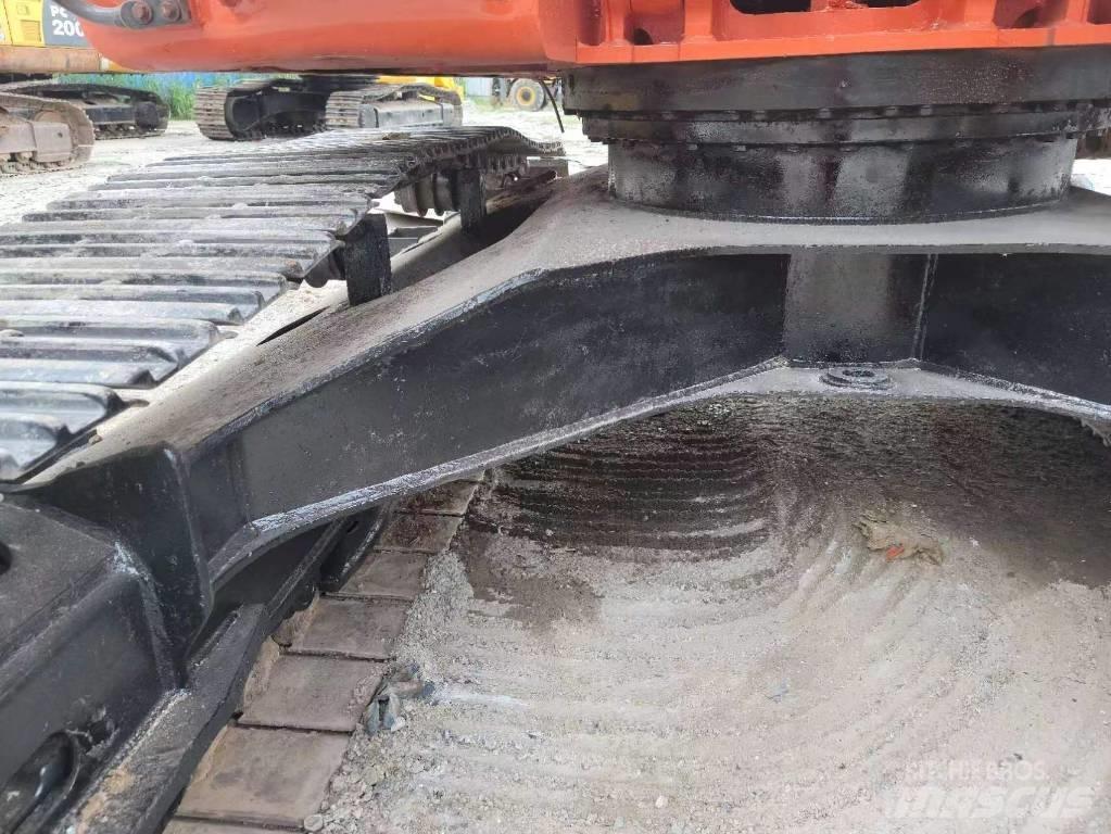 Doosan DX 225 LC Pelle sur chenilles