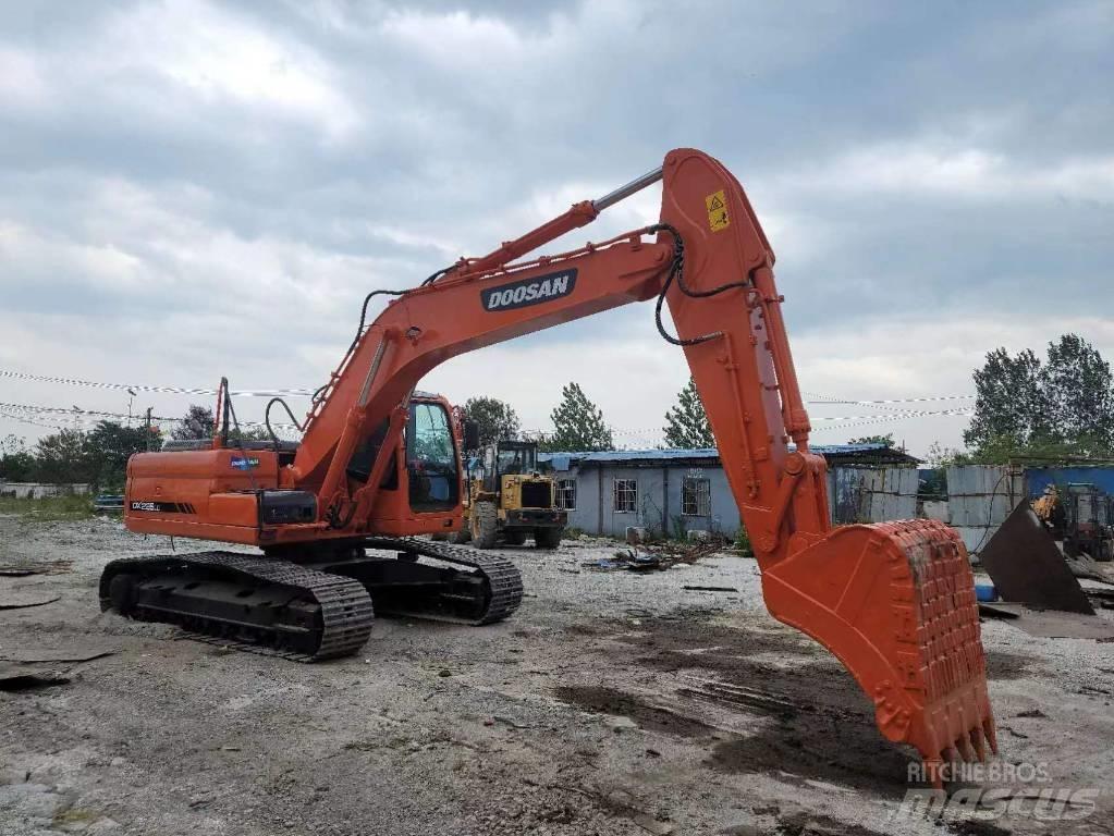 Doosan DX 225 LC Pelle sur chenilles