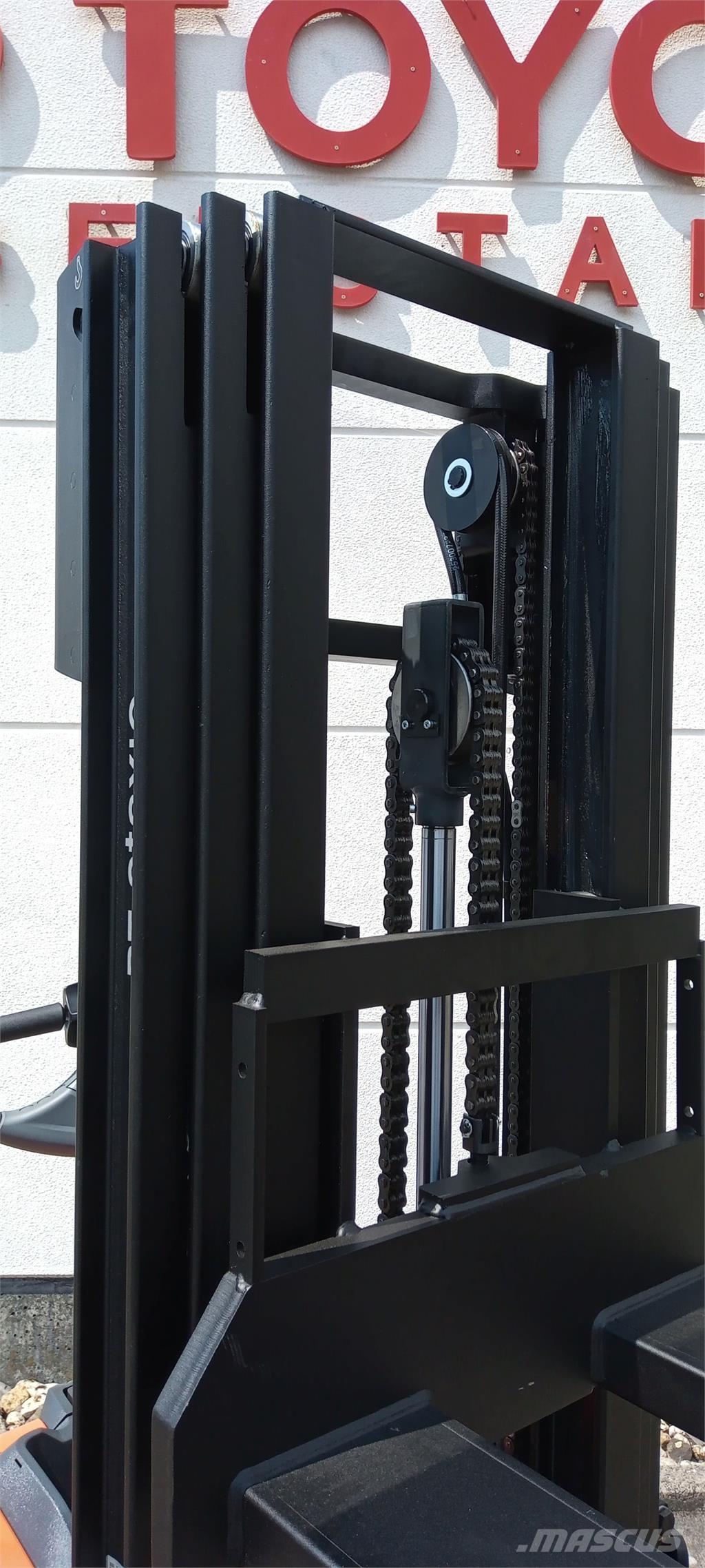 Toyota SWE120L Gerbeurs Automoteurs