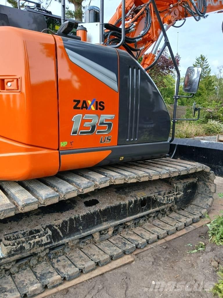 Hitachi ZX 135 US-7 Pelle sur chenilles