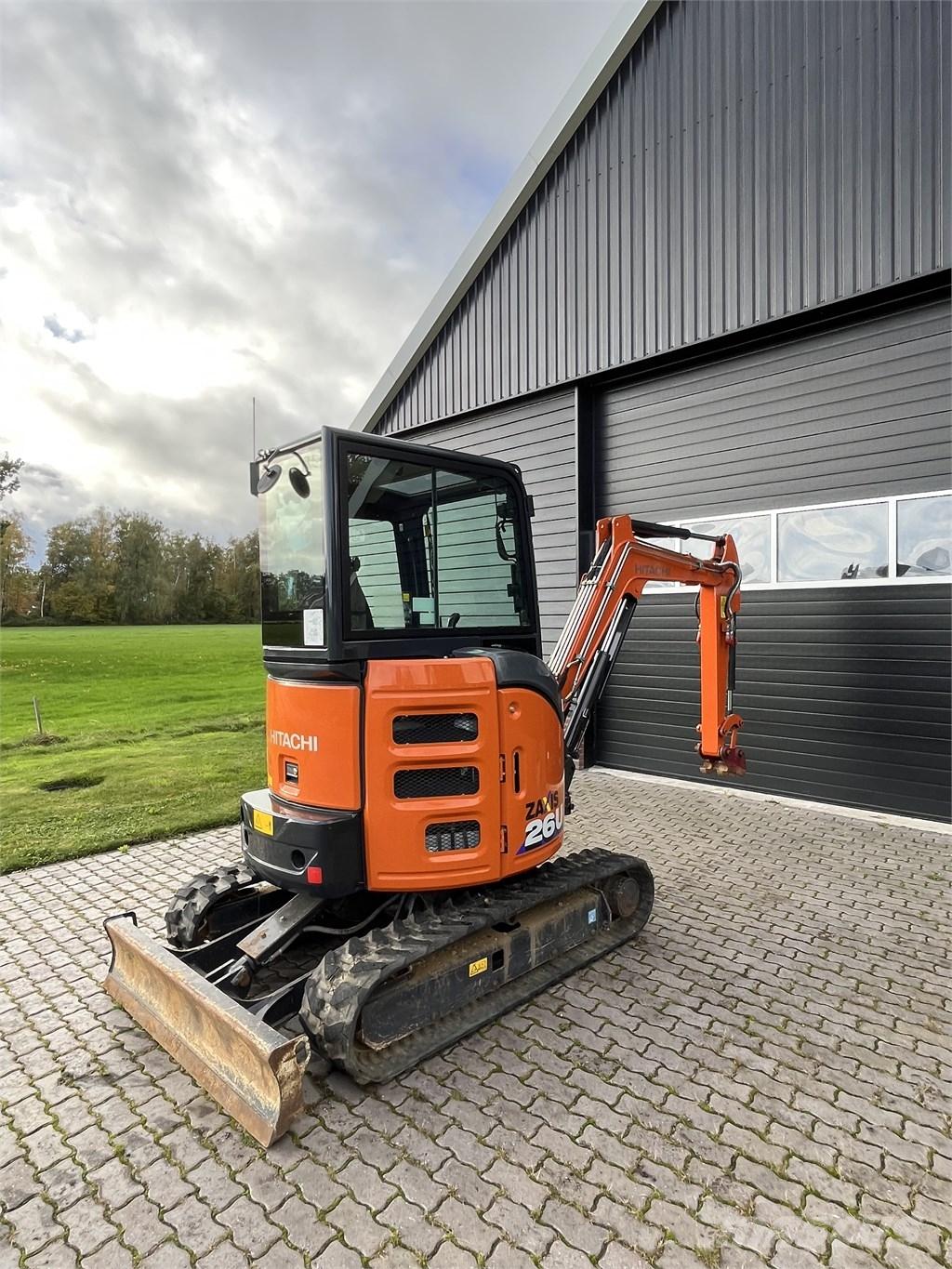 Hitachi ZX 26 U-6 CR Mini pelle < 7t