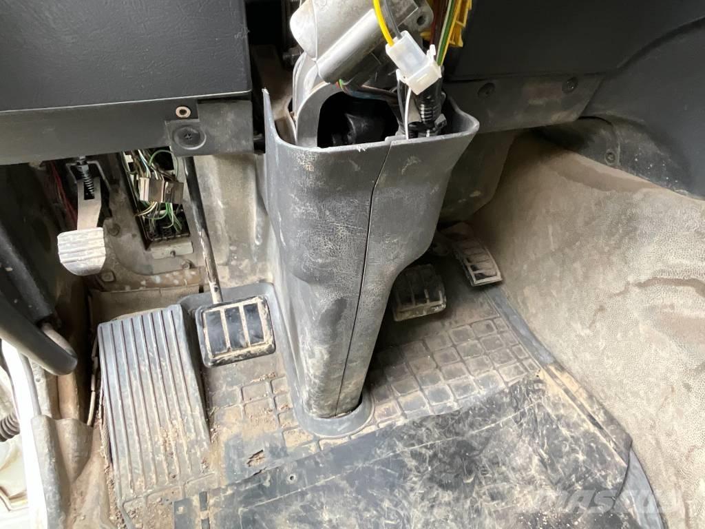 Yanmar TW 95 Pelle sur pneus