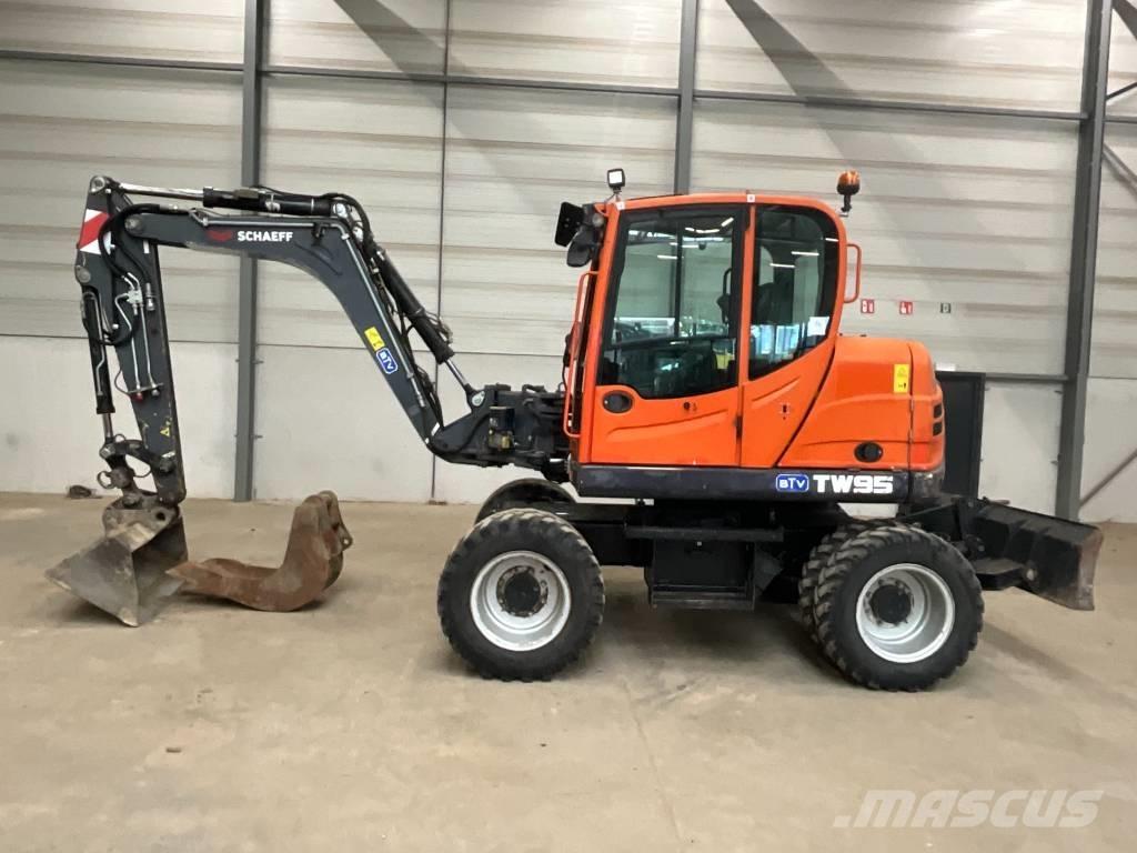 Yanmar TW 95 Pelle sur pneus