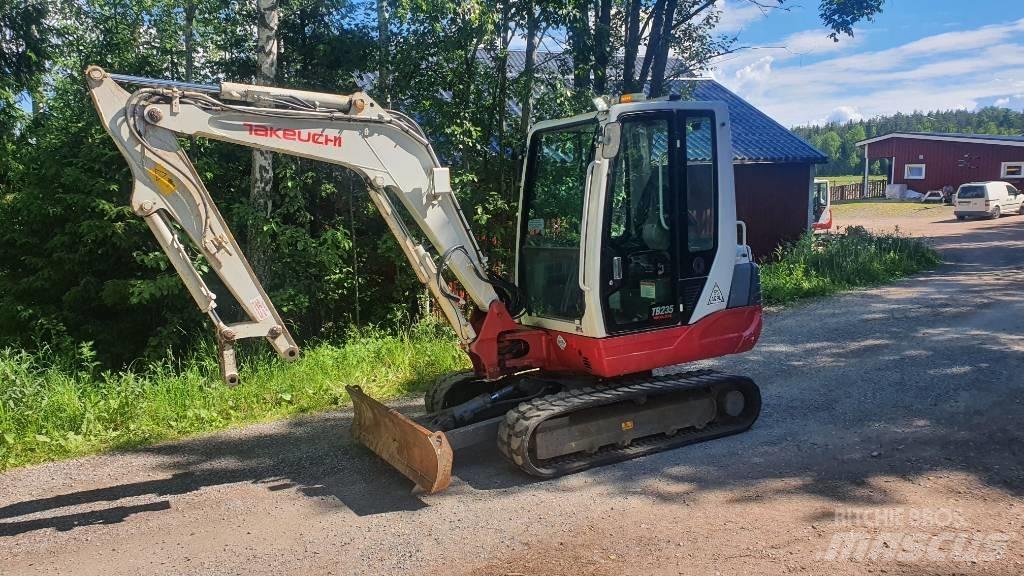 Takeuchi TB235 Mini pelle < 7t