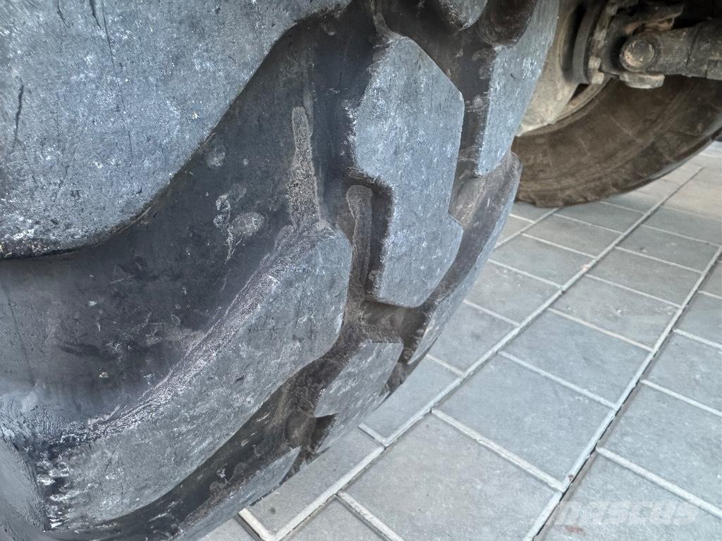 Liebherr L 506 Chargeuse sur pneus