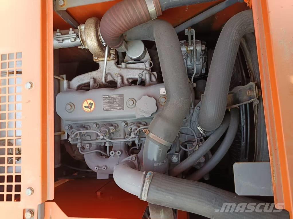 Hitachi ZX 135 Pelle sur chenilles