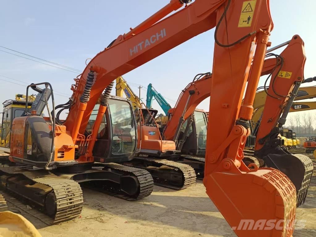 Hitachi ZX 135 Pelle sur chenilles