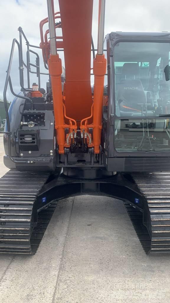 Hitachi ZX 135 US-6 Pelle sur chenilles