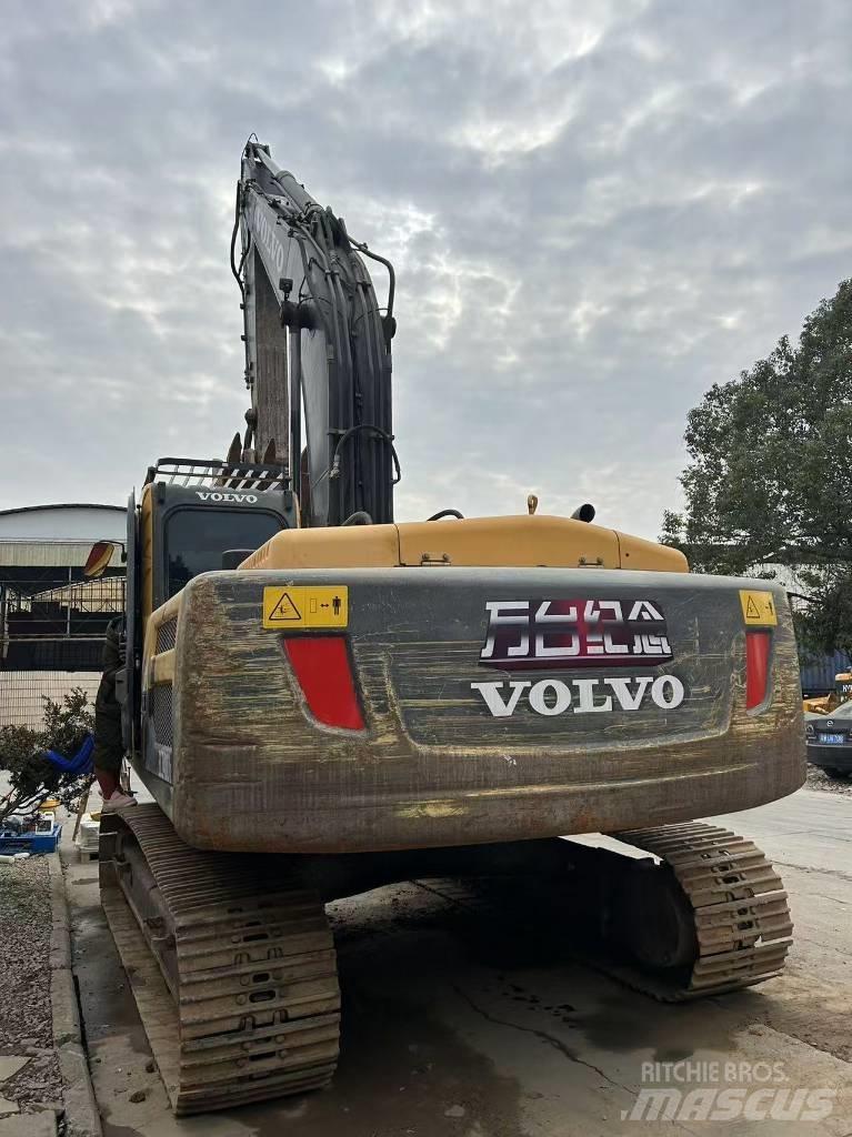 Volvo 240DL Pelle sur chenilles