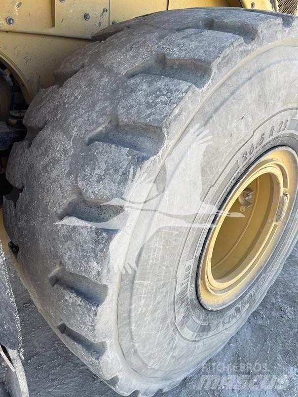 CAT 966M Chargeuse sur pneus