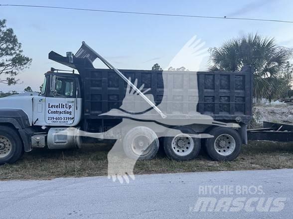 Mack RD688S Camion benne