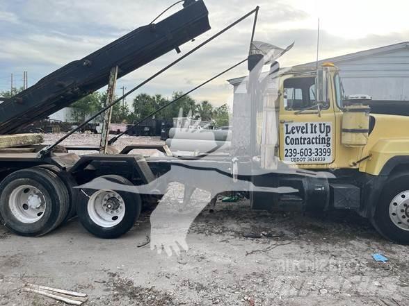 Mack RD688S Camion poubelle