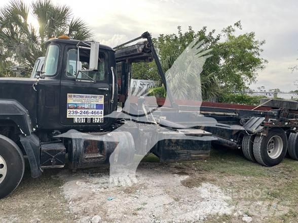 Mack RD688S Camion poubelle