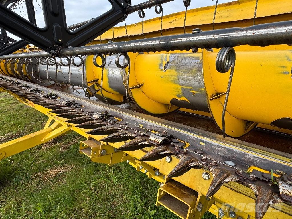 New Holland CX 8070 Moissonneuse batteuse