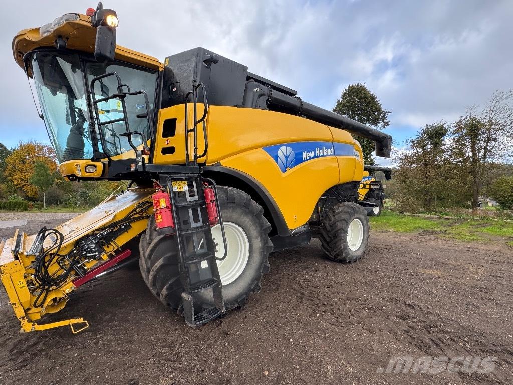 New Holland CX 8070 Moissonneuse batteuse